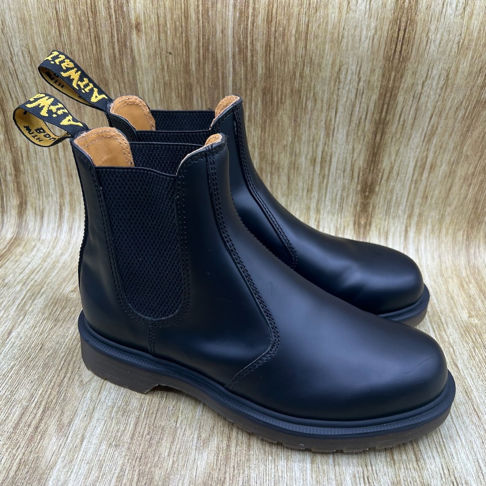 Dr. Martens 2976 Chelsea Boot Women's Size 8 Men's 7 Black Leather Pull On 2976